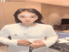 G奶喷水女神化身面具秘书，用道具狂野自慰迎来口爆高潮！