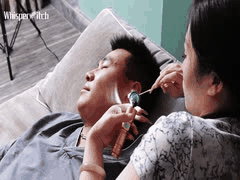 柔式踩踏按摩的极致诱惑：她一脚踩出你的爽翻天快感！