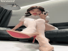 性感小妈丝足交榨精福利合集：多场手撸爆精高潮视频