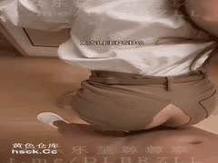 肉丝红底平底鞋+超短裤的极致诱惑，深情小K性感演绎
