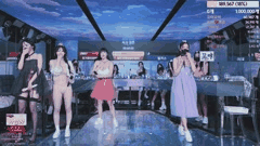 韩国女团PK热舞合集_黑丝长腿与脱衣表演精彩呈现_4