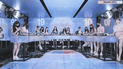 韩国女团PK热舞秀_黑丝长腿引爆舞台_9