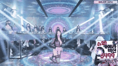 韩国女团PK热舞秀_黑丝长腿引爆舞台_1