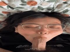 眼镜娘偷情口爆高潮！大奶微胖妹翻白眼满脸精液诱人表情