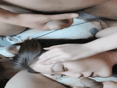 熟女绿帽淫妻狂欢：老公亲插骚逼，两兄弟围观口爆解暑