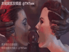 3D同人动漫：两只欧美母狗狂舔黑人大肉棒，吃得如痴如醉！