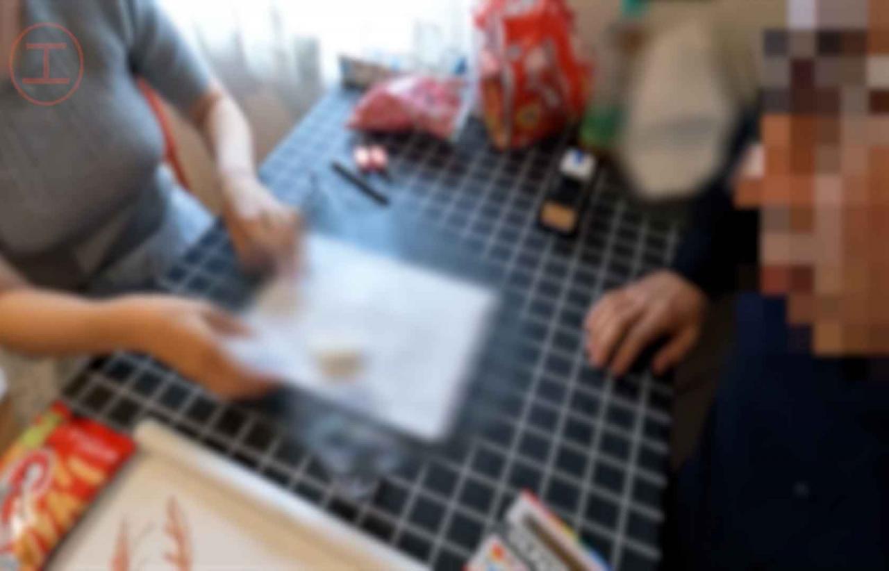 FC2-4499417【個人】クズ旦那に売られ、、ぼ乳を垂らしながらも体で返済中