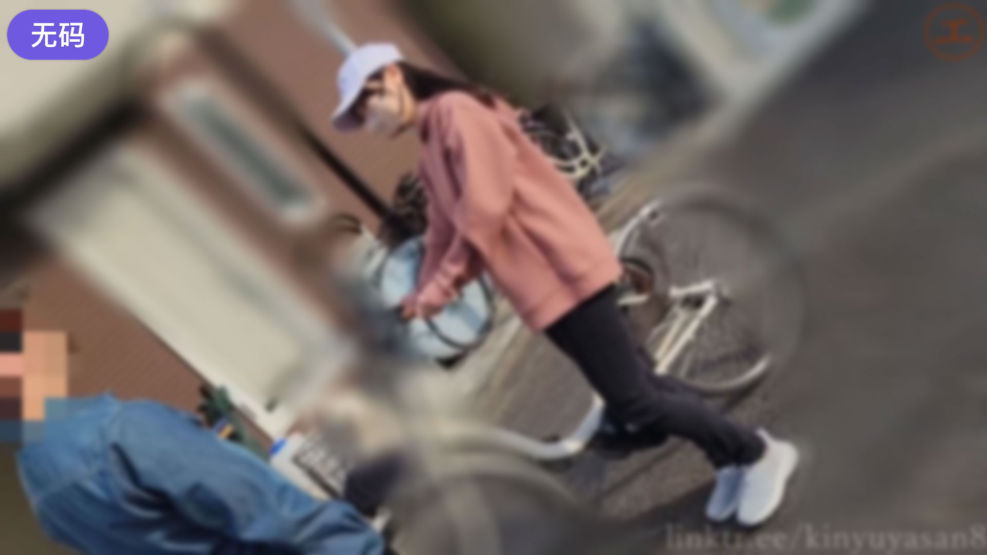 FC2-4323223※期間限定※【個人】家庭的で溌剌ボディな主婦、自宅リビングで電マでオナニーさせた動画に