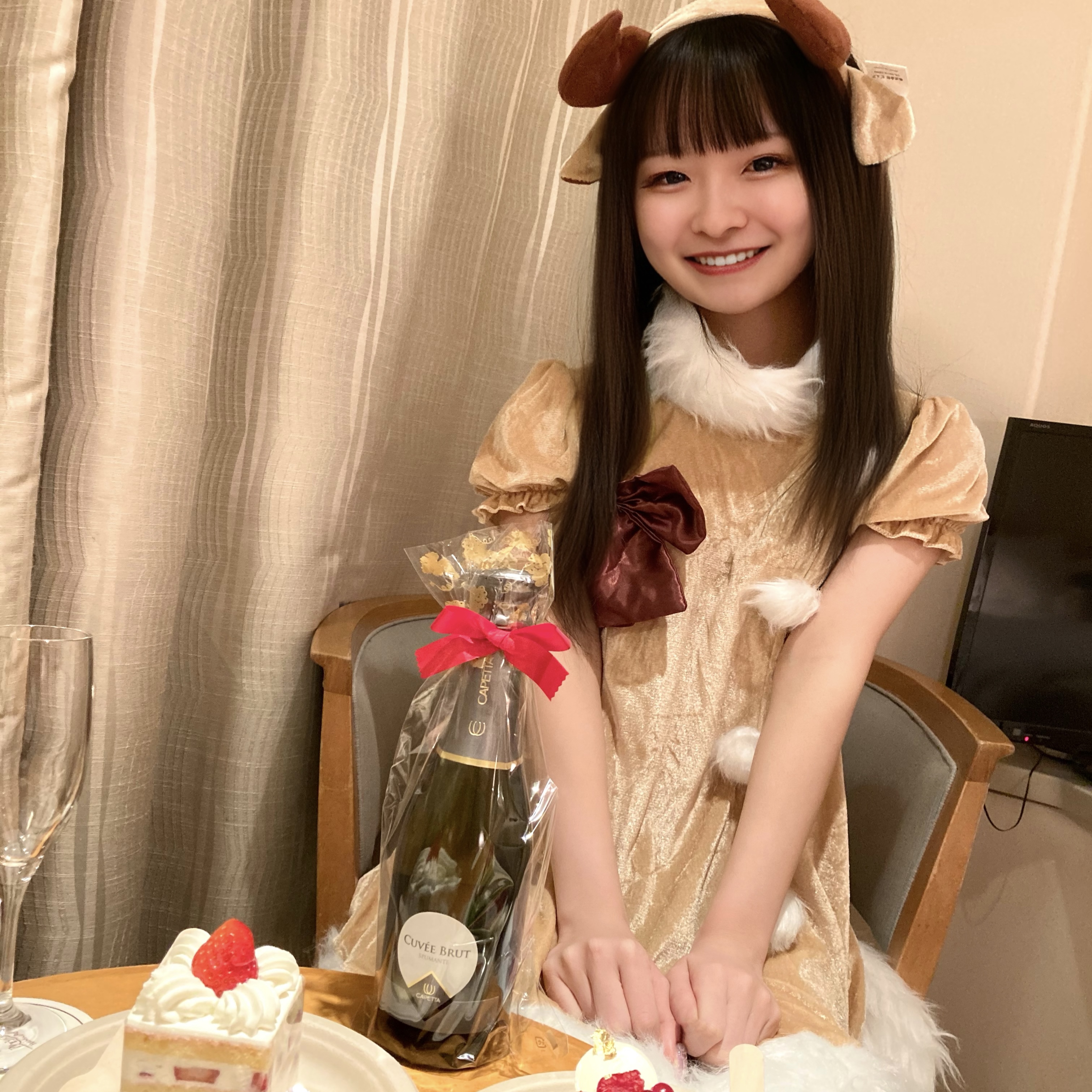 FC2-4291605あゆちゃんクリスマススペシャル！天才的に可愛いトナカイさんと究極のエッチ！あゆちゃん未