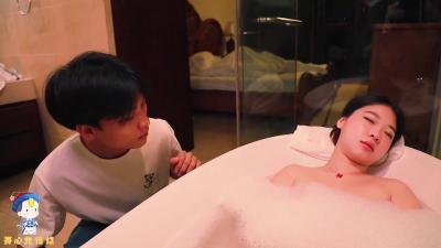 国产AV开心鬼传媒KXG0002哥哥强行插入正在洗澡的妹妹