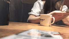 约炮 人妻 良家【吃喝玩乐后酒店操极品反差人妻】“水多嫌弃我松 紧了嫌弃我干”说自己长的清纯，没想到胸罩都没穿。抠逼爽的呻吟，“你幅度太大了，太猛了”“怀孕怎么办？性病怎么办”无套插入少妇久违的高潮体验“我不行了 不行了 我好多水啊 我要喷了高潮了” “你射的时候我把嘴凑过去 射我嘴里不要射逼里”1