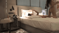 口交 多姿式【双飞前传第一季】“我胸很敏感的”女主第一次和男的约，后续把姐妹约来一起，身材苗条，口活就让男的受不了，直接69互舔后淫水直流，坐到鸡巴后，骚穴紧致，扶着奶子，用力摇晃被老哥多姿是狂干淫叫后续把姐妹叫来一起玩