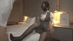 糖心vlog 桥本香菜 剧情 足交 内射 新增空姐淫欲肉体，离岗爆操，足交腿交中出高潮，顶级反差白富美，超极品反差婊调教 剧情【空姐调教金主】空姐到酒店后，叫来金主来舔自己臭脚丫子，啃着丝袜的臭脚，全程淫语调教，让金主给自己舔逼，言语挑逗，鸡巴硬了，直接分开双腿鸡巴插入，“小穴里面热嘛 小穴紧嘛？白浆都流出来了”最后无情内射，特写精液流出骚穴