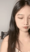 大学生宝贝初次下海直播赚外快，全程露脸跟狼友互动撩骚，奶子和逼逼都很嫩，奶头凹陷抠出来特写展示小洞洞
