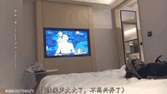 眼镜妹 巨乳 反差 【眼镜纹身反差】超级反差的少妇，穿上衣服就是一个小贵妇，脱下衣服就是一个超级骚货在床上让男的吸自己奶子还要边摇晃奶子口活了得鸡巴插进去明显看的出一脸的享受给大哥说：“你别动，我先干你”表情很销魂感觉是妹子在干大哥“射我逼里 好不好 老公”超级骚