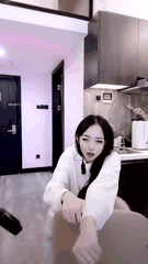 抖音52万粉丝网红马预预直播疑似整活引热议_现场反应诡异